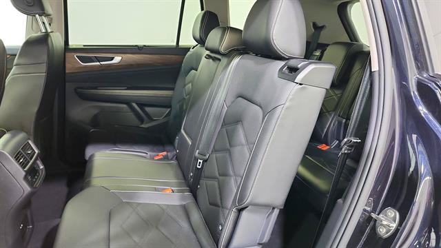 Used 2025 Volkswagen Atlas SE FWD image 22
