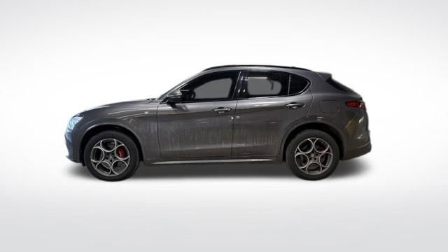 Used 2022 Alfa Romeo Stelvio Ti image 3