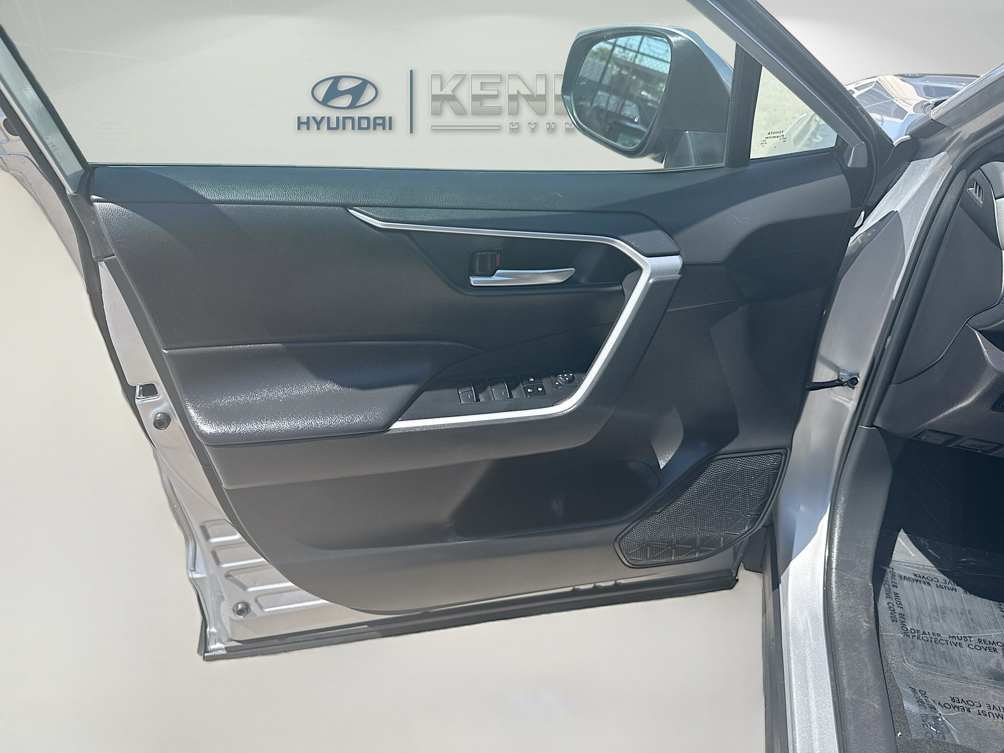 Used 2024 Toyota RAV4 XLE FWD image 17