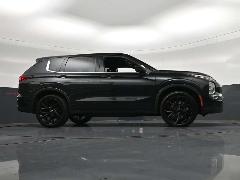Used 2023 Mitsubishi Outlander SE FWD image 28