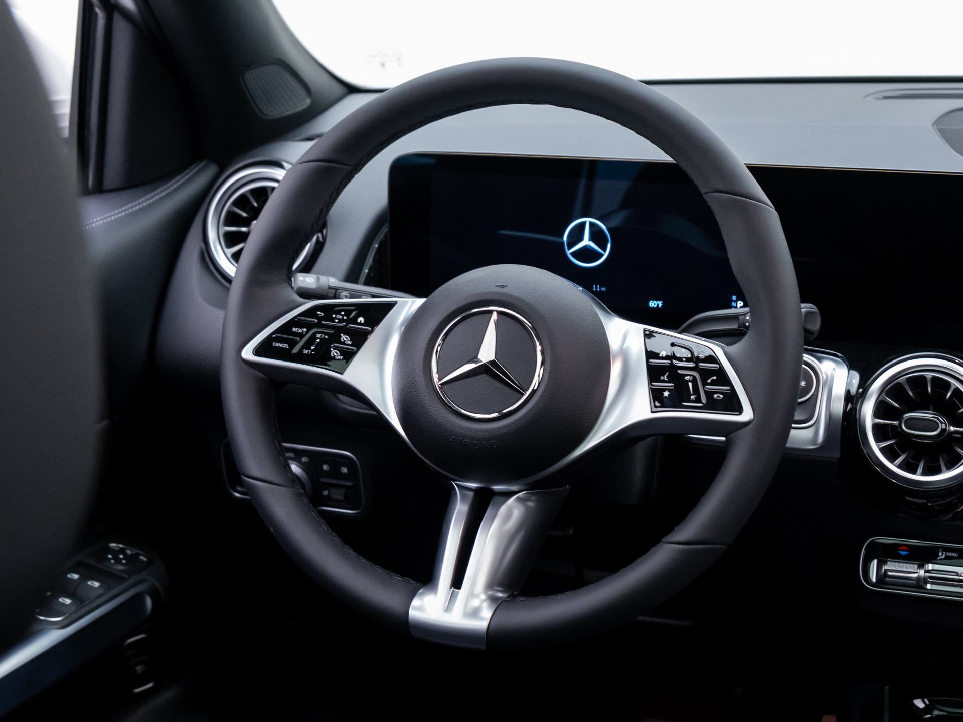 New 2026 Mercedes-Benz GLB 250 4MATIC image 11