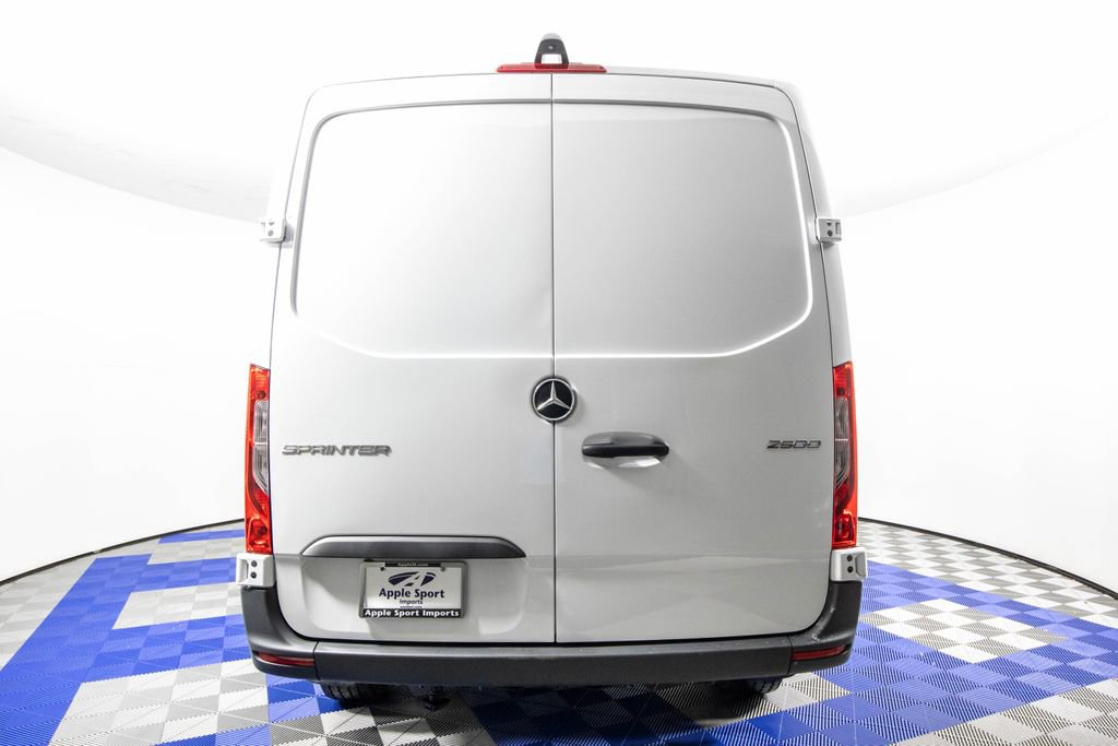 Used 2025 Mercedes-Benz Sprinter 2500 image 5