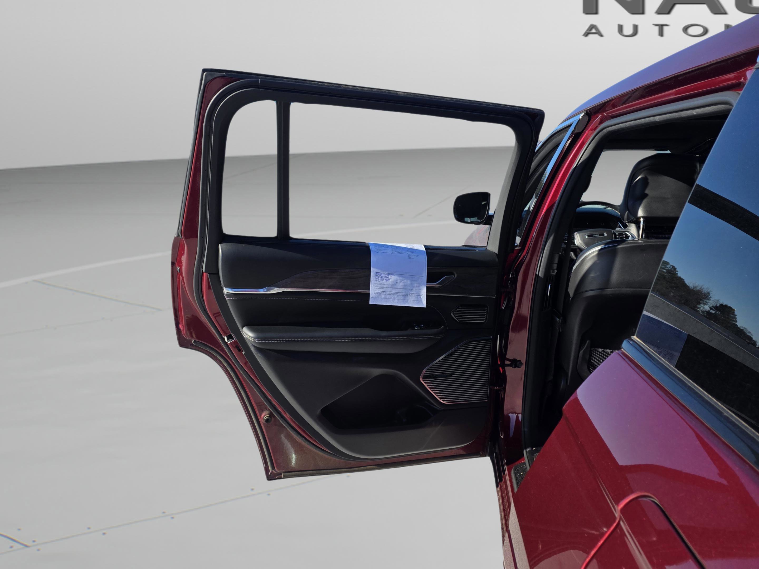 Used 2022 Jeep Grand Cherokee L Overland w/ Advanced Protech Group III image 18