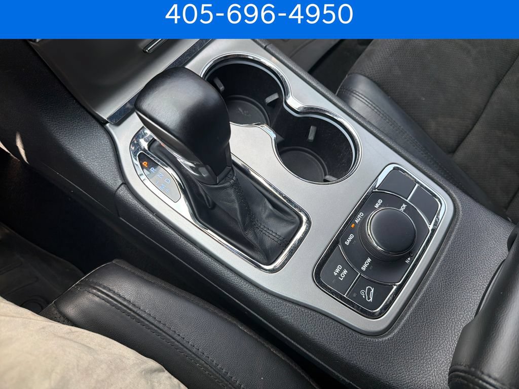 Used 2022 Jeep Grand Cherokee Laredo X AWD/4WD image 30