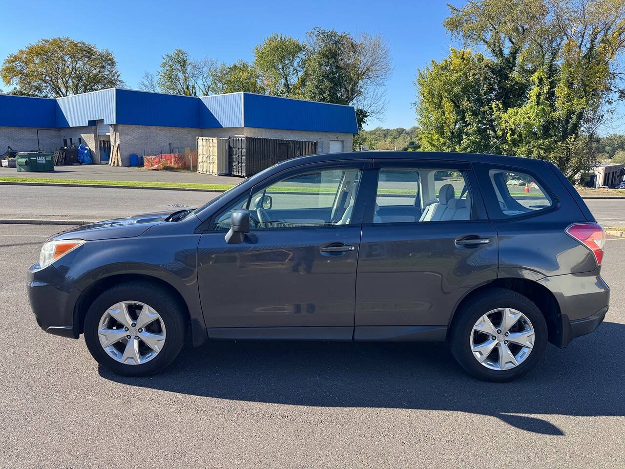 Used 2014 Subaru Forester 2.5i AWD/4WD image 3