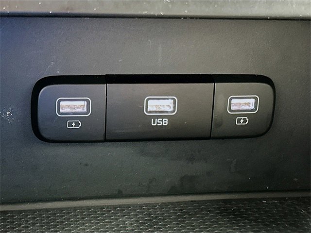 Used 2024 Kia Carnival LX image 19