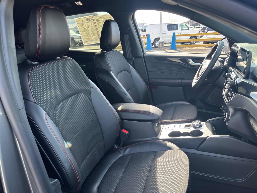 Used 2025 Ford Escape ST-Line w/ Cold Weather Package image 48