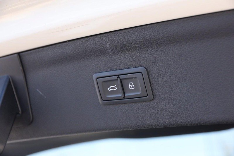 Used 2018 Audi Q3 2.0T Premium w/ Convenience Package image 8