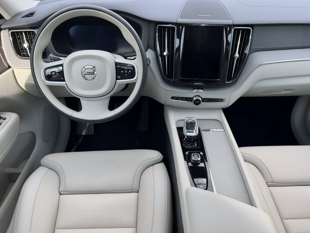 Used 2025 Volvo XC60 B5 Ultra AWD/4WD image 5