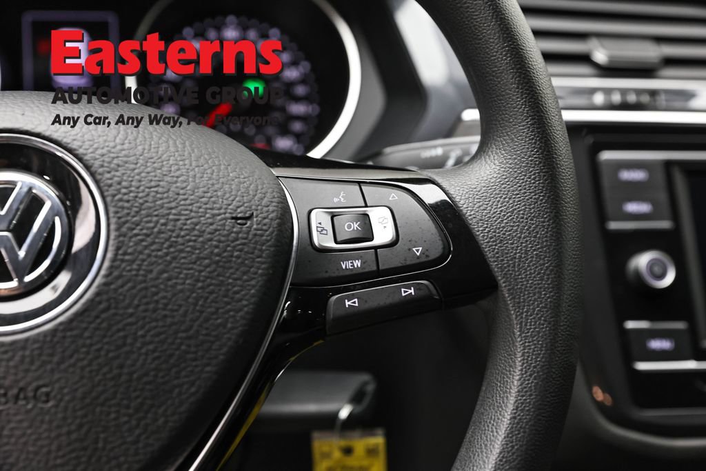 Used 2020 Volkswagen Tiguan S image 16