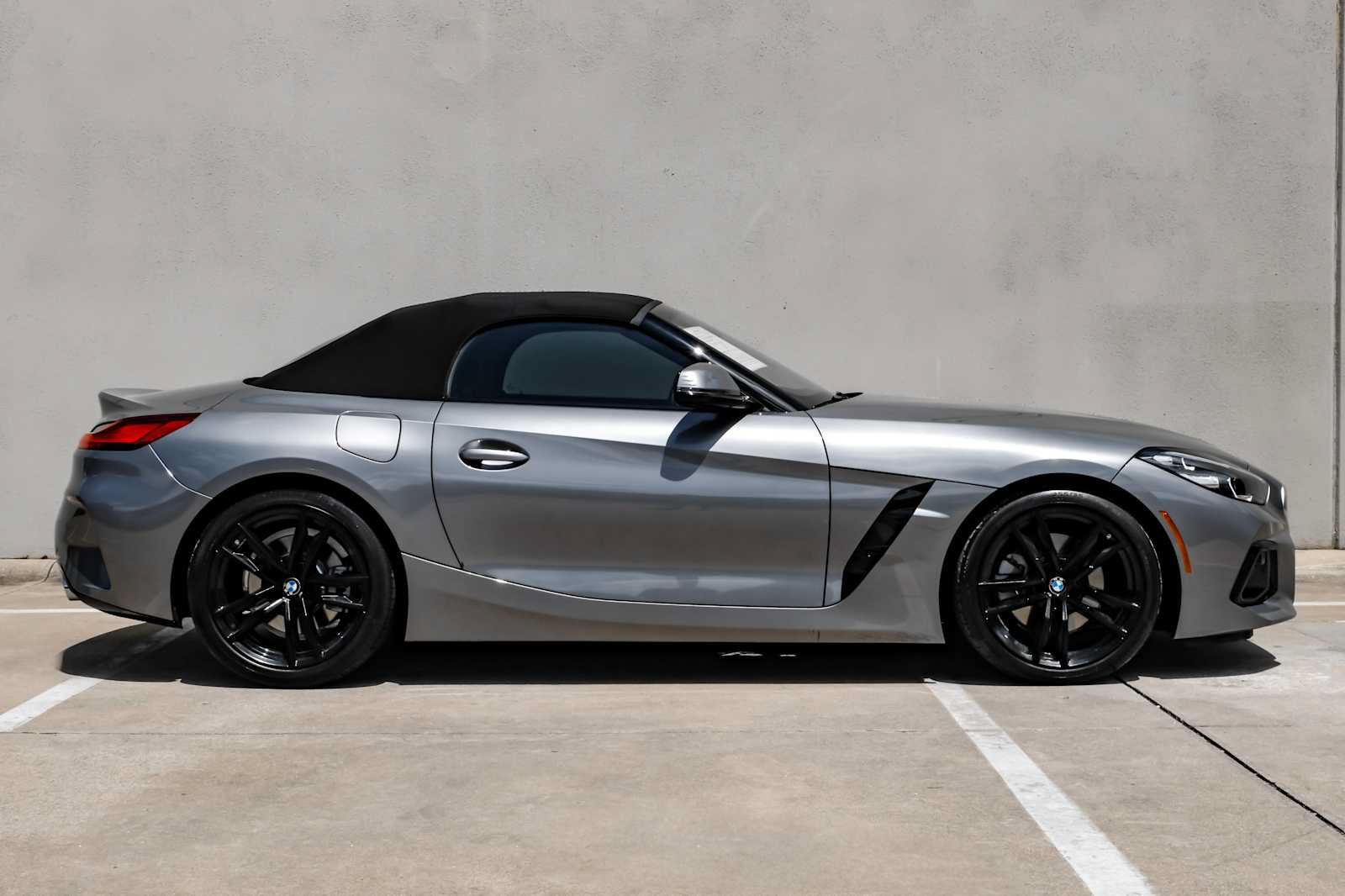Used 2024 BMW Z4 sDrive30i w/ Convenience Package RWD image 11