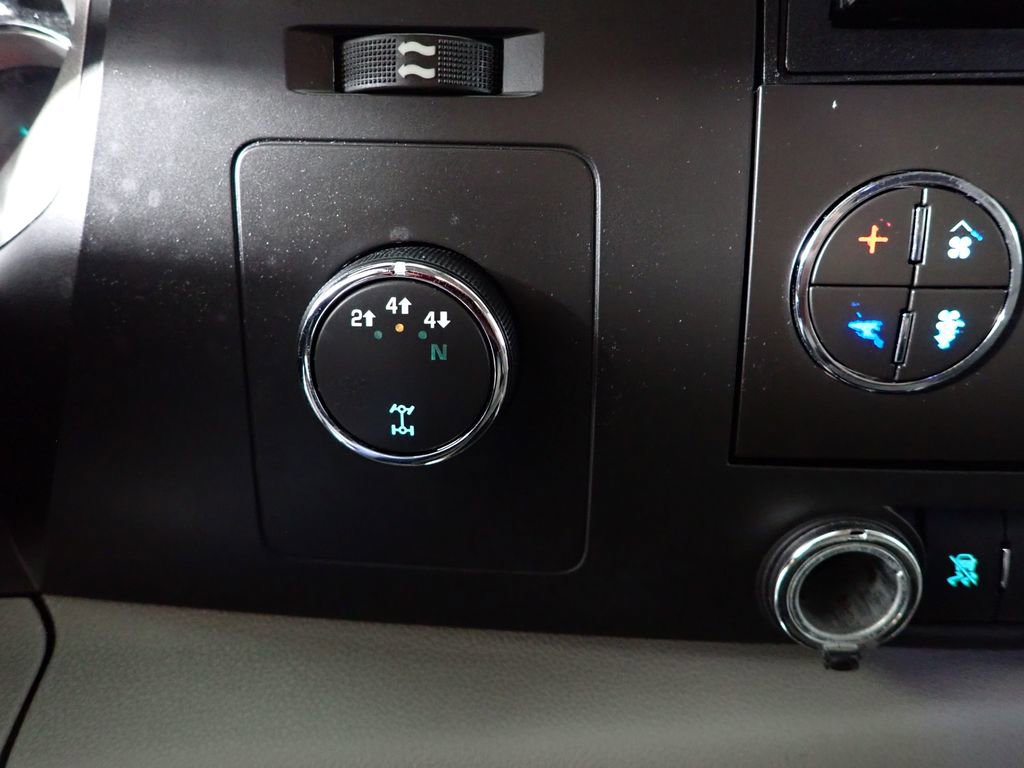 Used 2011 Chevrolet Silverado 2500 LT w/ Interior Plus Package image 30