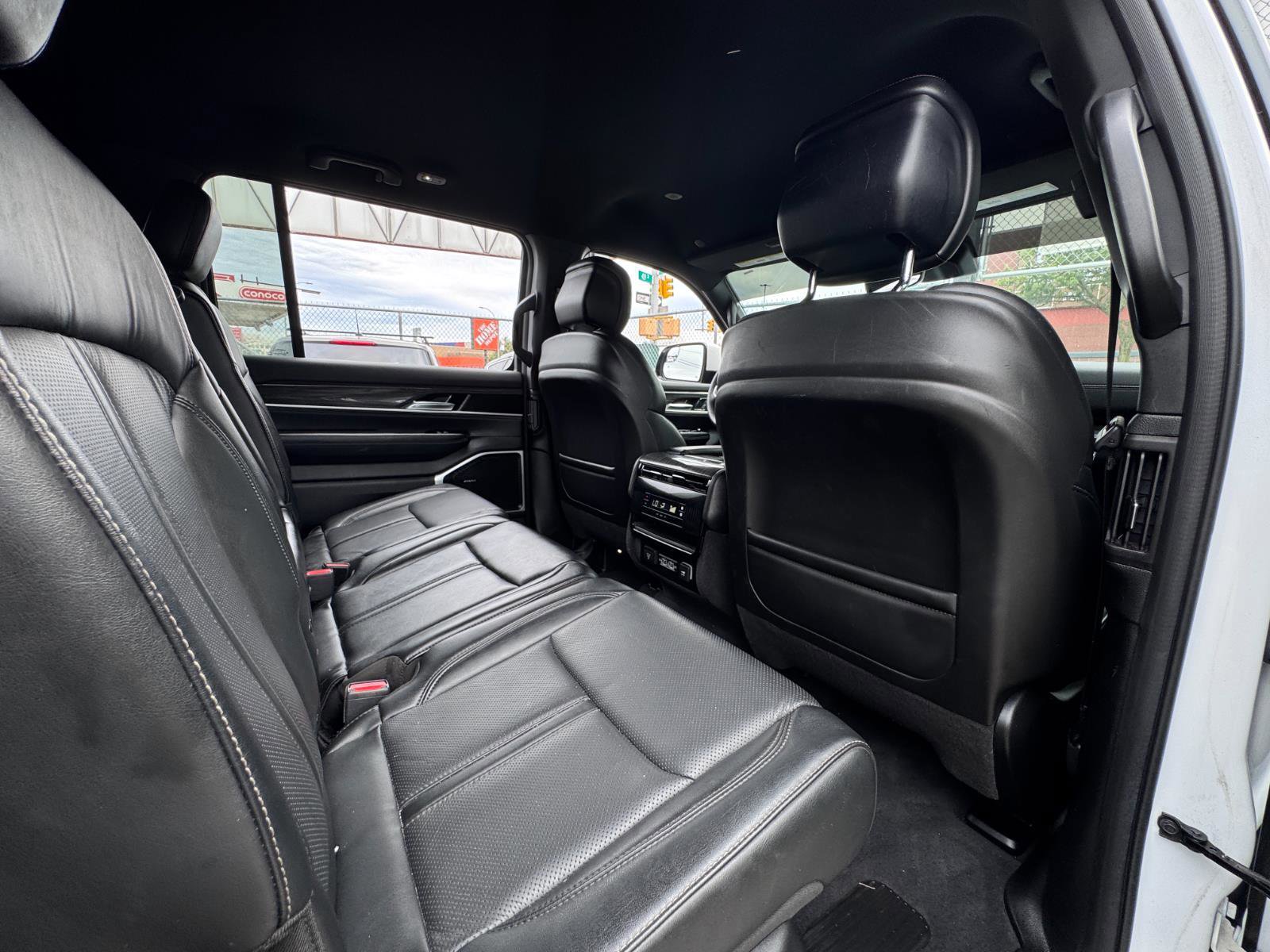 Used 2022 Jeep Wagoneer Series II image 28