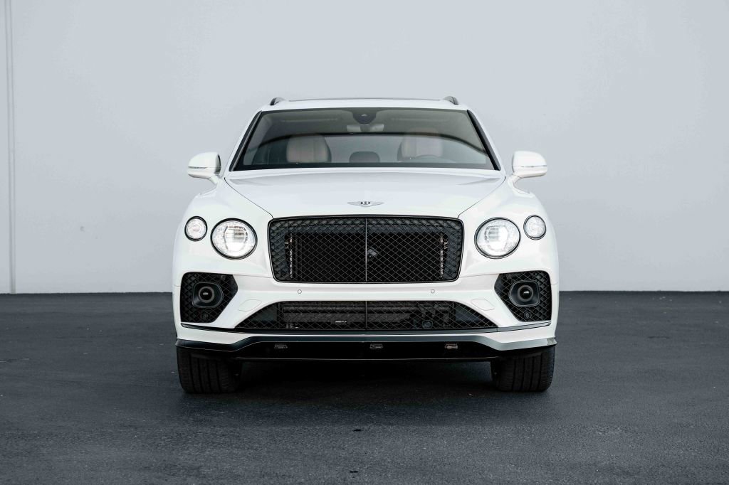 Used 2021 Bentley Bentayga image 2
