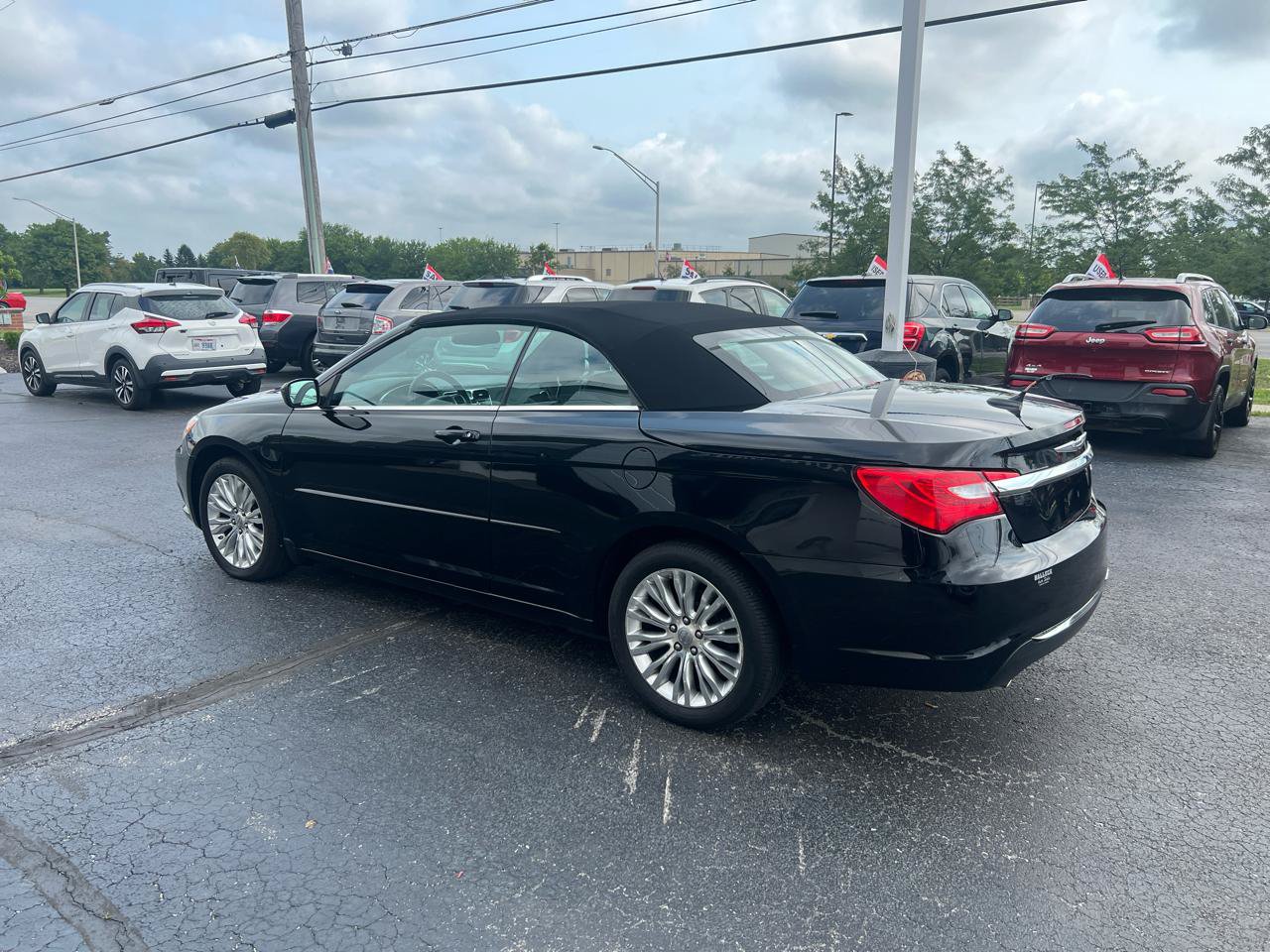 Used 2013 Chrysler 200 Touring FWD image 3