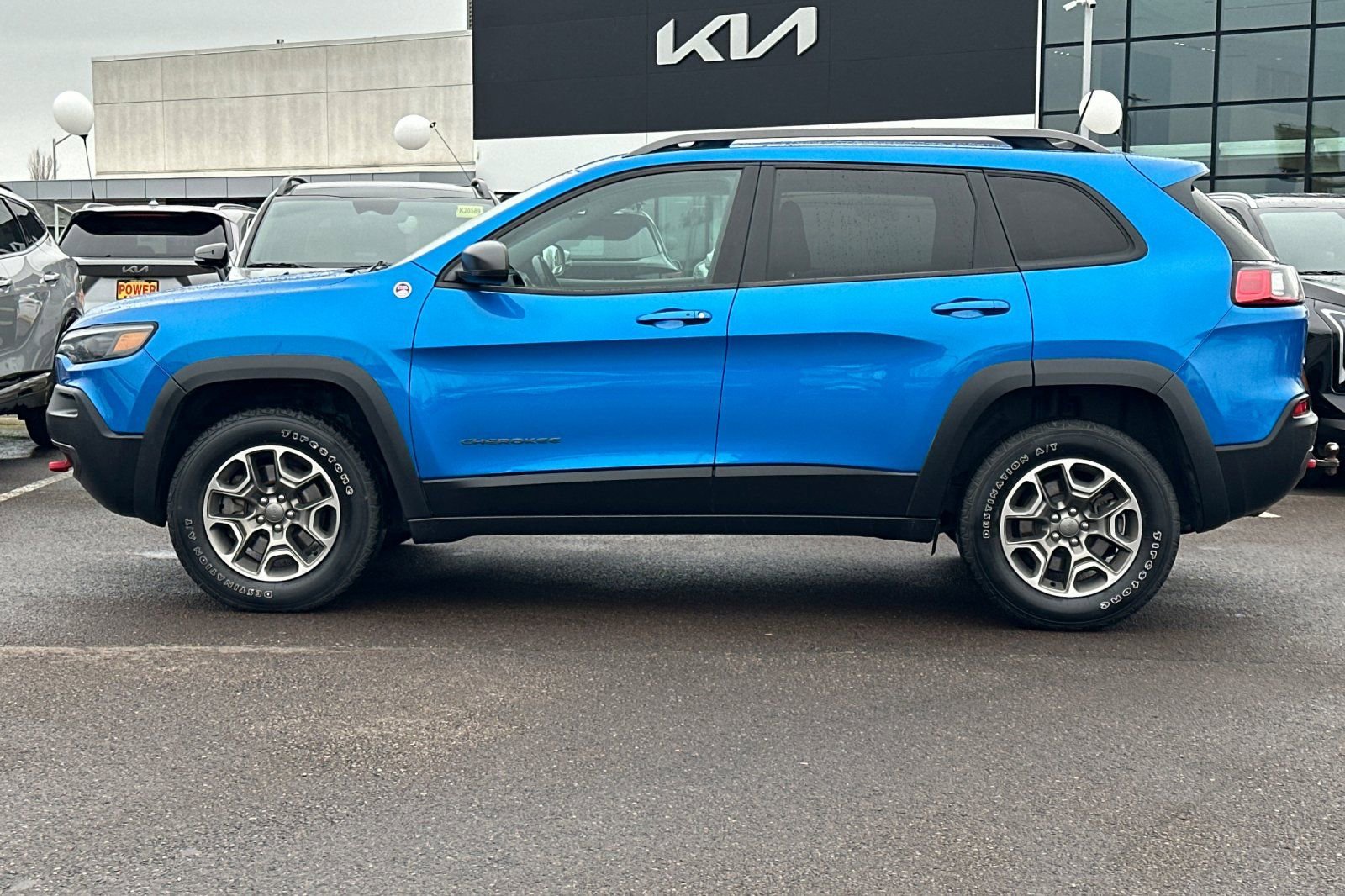 Used 2020 Jeep Cherokee Trailhawk w/ Cold Weather Group image 7