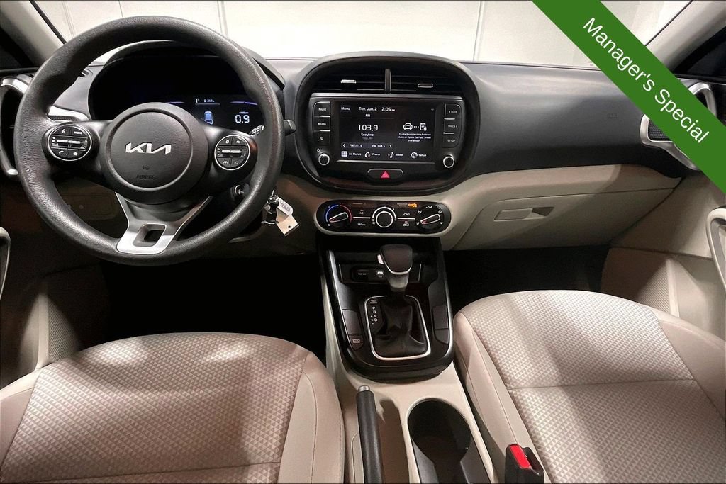 Used 2025 Kia Soul LX w/ LX Technology Package FWD image 18