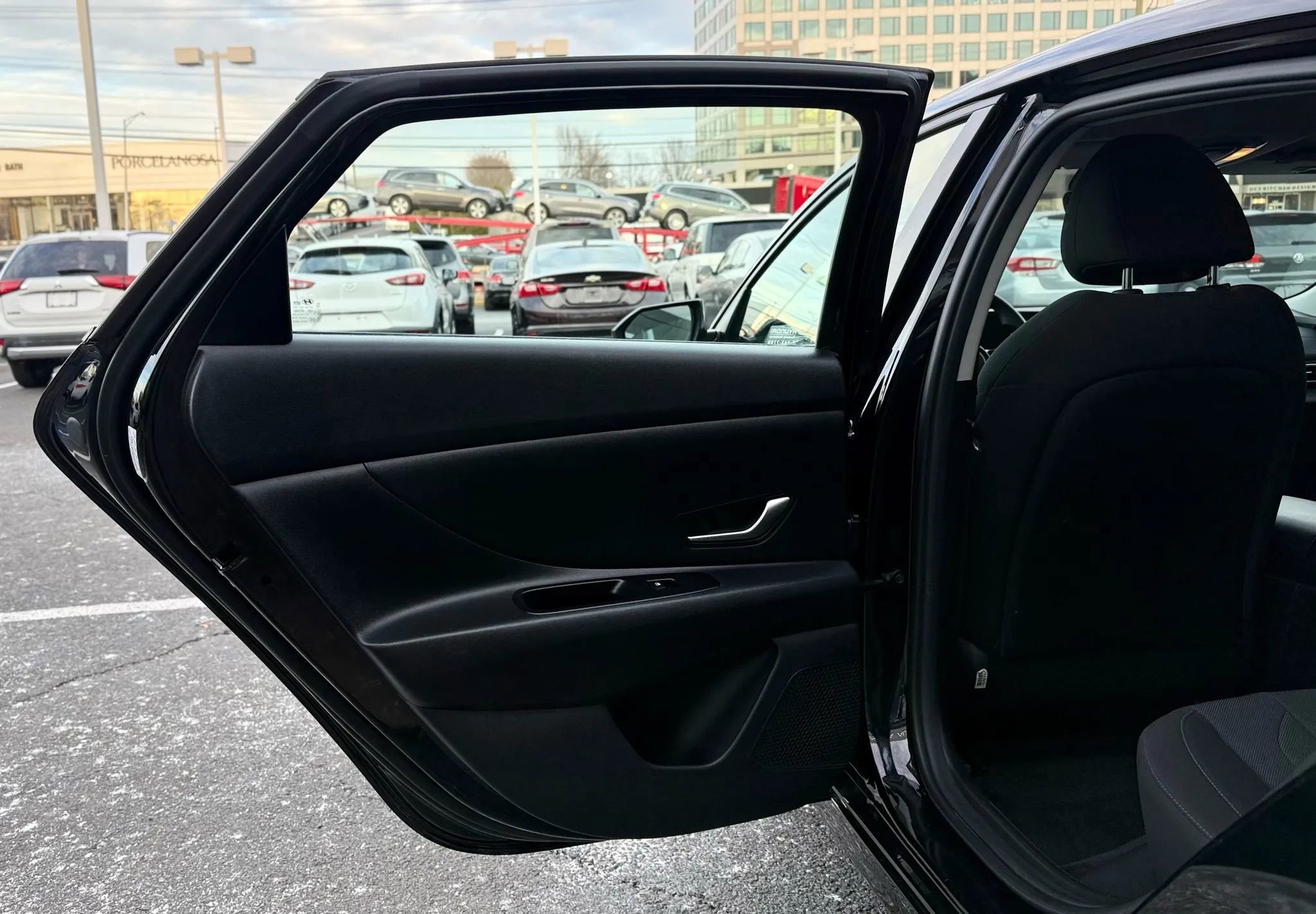 Used 2021 Hyundai Elantra SE w/ Cargo Package image 24