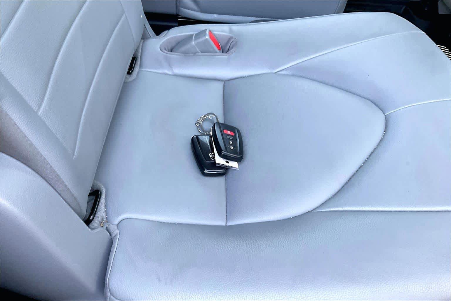 Used 2022 Toyota Highlander XLE FWD image 14