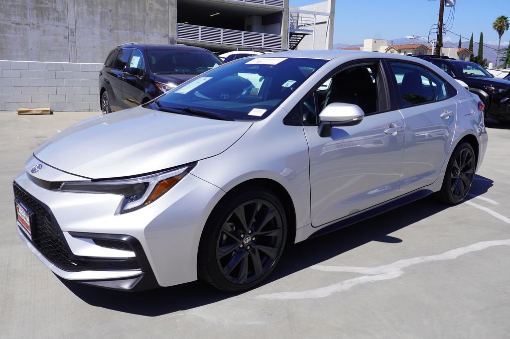 Certified 2025 Toyota Corolla SE FWD image 4