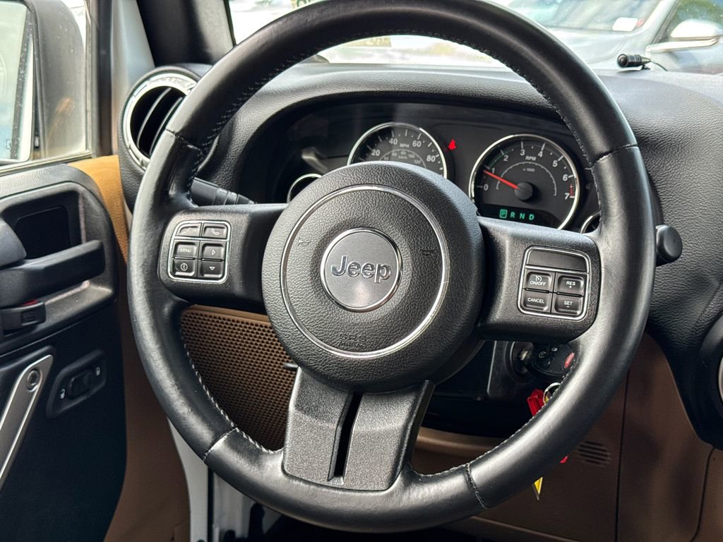 Used 2015 Jeep Wrangler Unlimited Rubicon w/ Dual Top Group AWD/4WD image 24