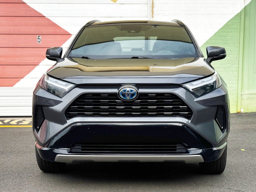 Used 2022 Toyota RAV4 SE w/ Convenience Package AWD/4WD image 3