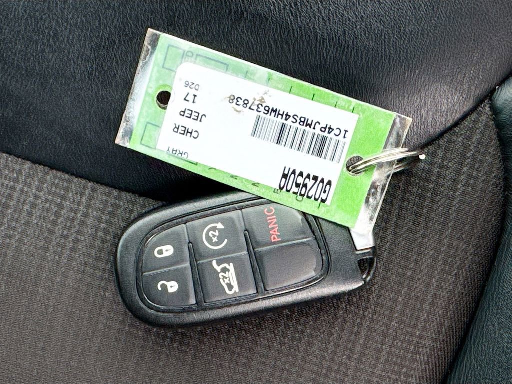 Used 2017 Jeep Cherokee Trailhawk w/ Comfort/Convenience Group image 38