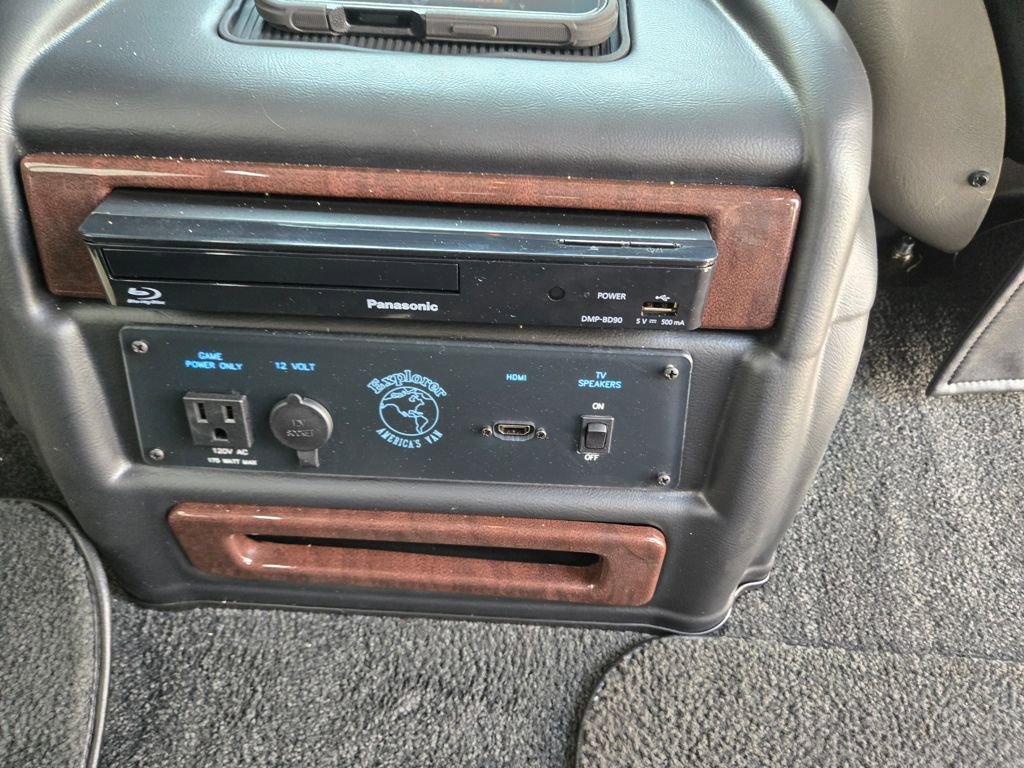 Used 2019 Chevrolet Express 2500 w/ Enhanced Convenience Package image 27