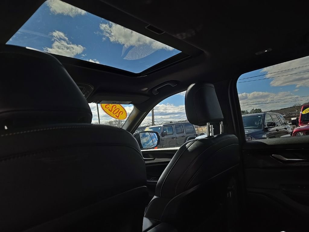 Certified 2023 Jeep Grand Cherokee L Laredo AWD/4WD image 15