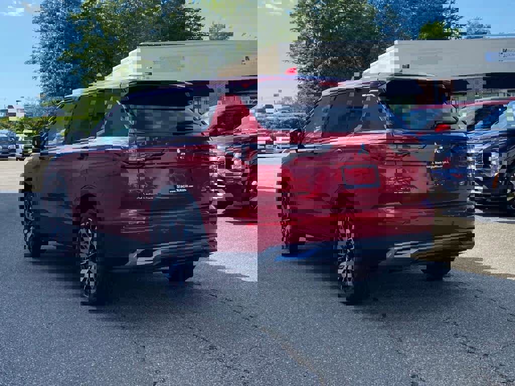 New 2025 Mitsubishi Outlander SE image 3