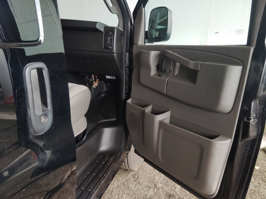 Used 2021 Chevrolet Express 2500 w/ Driver Convenience Package RWD image 10
