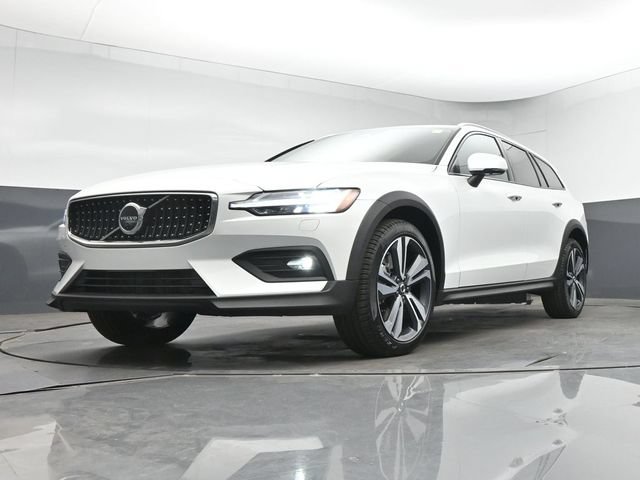 New 2026 Volvo V60 B5 Cross Country Plus w/ Climate Package AWD/4WD image 39