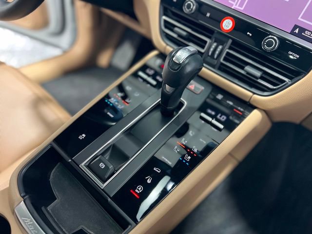 Used 2023 Porsche Macan Base image 30