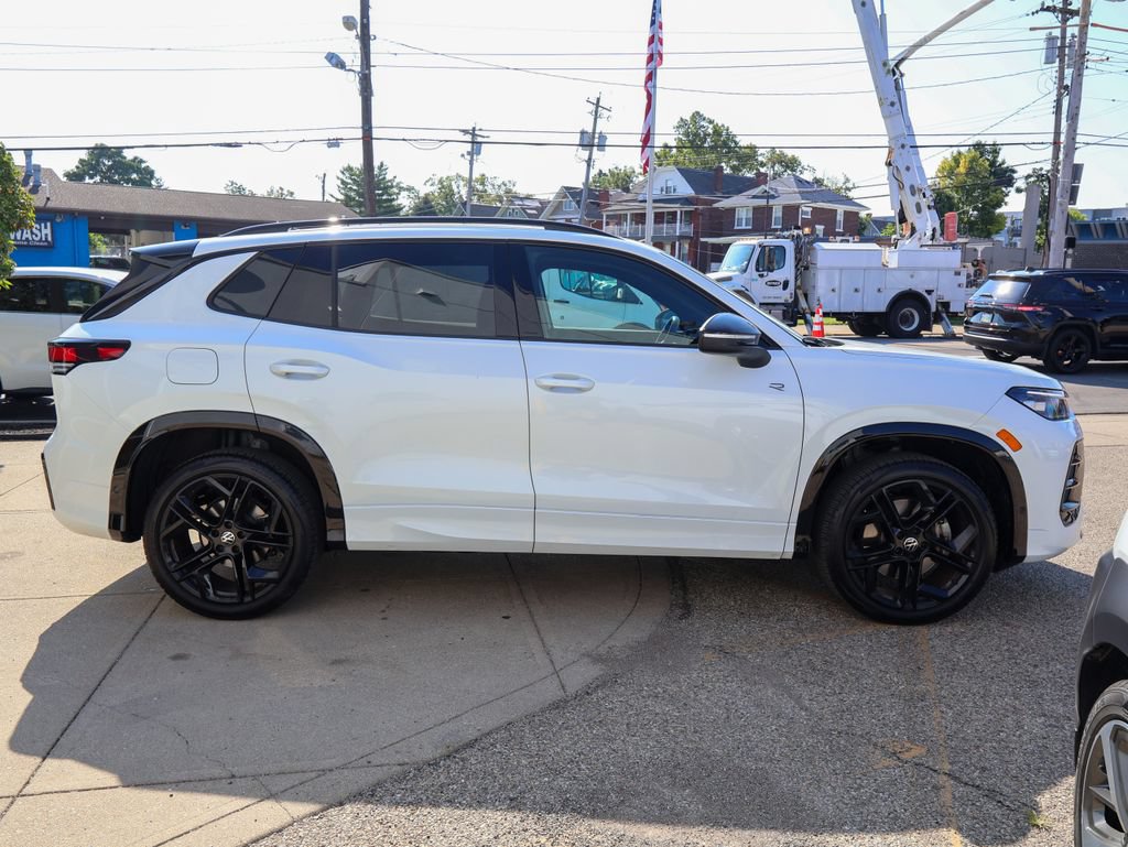 Used 2025 Volkswagen Tiguan SE R-Line AWD/4WD image 6