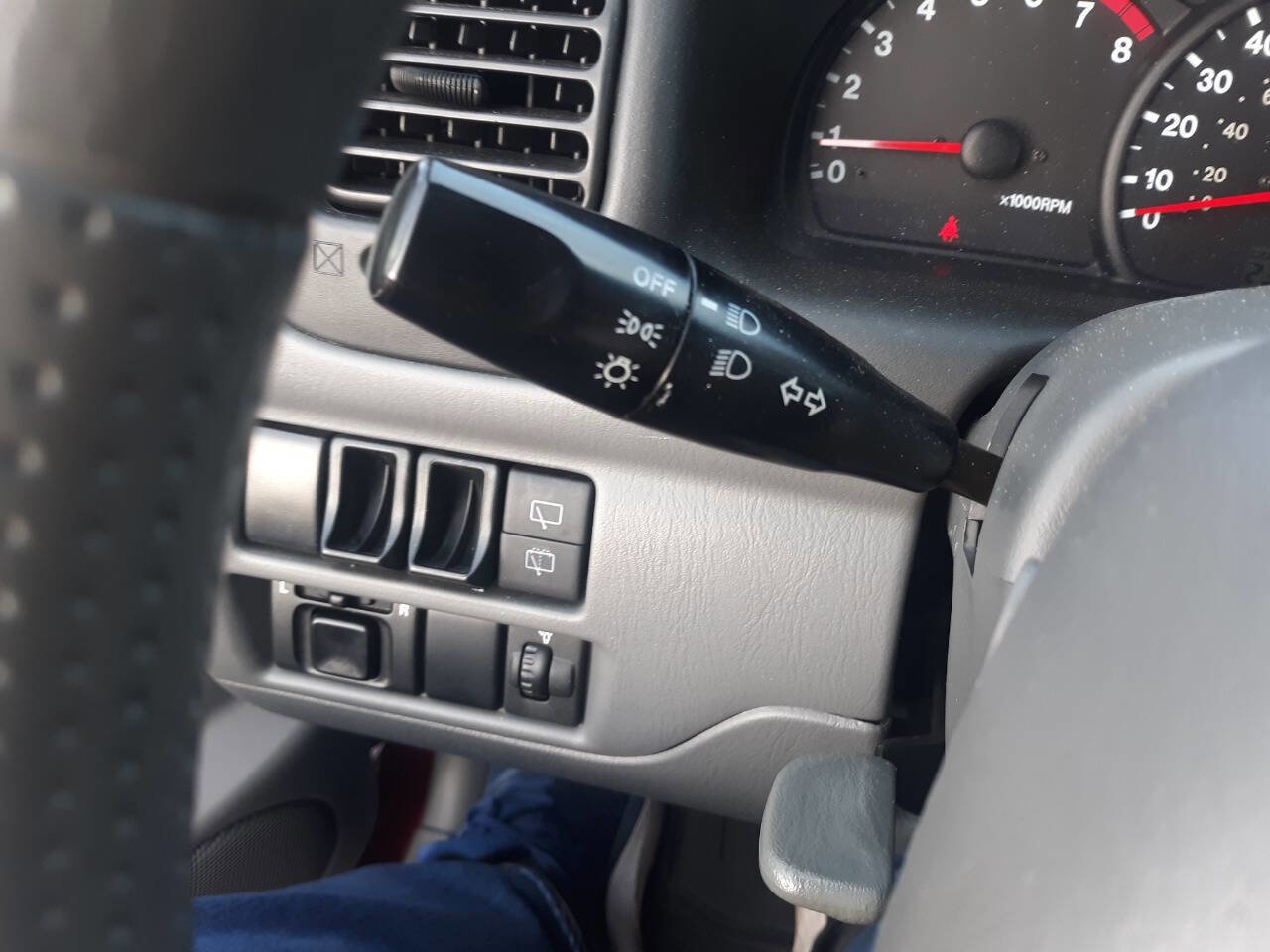 Used 2003 Chevrolet Tracker LT image 24