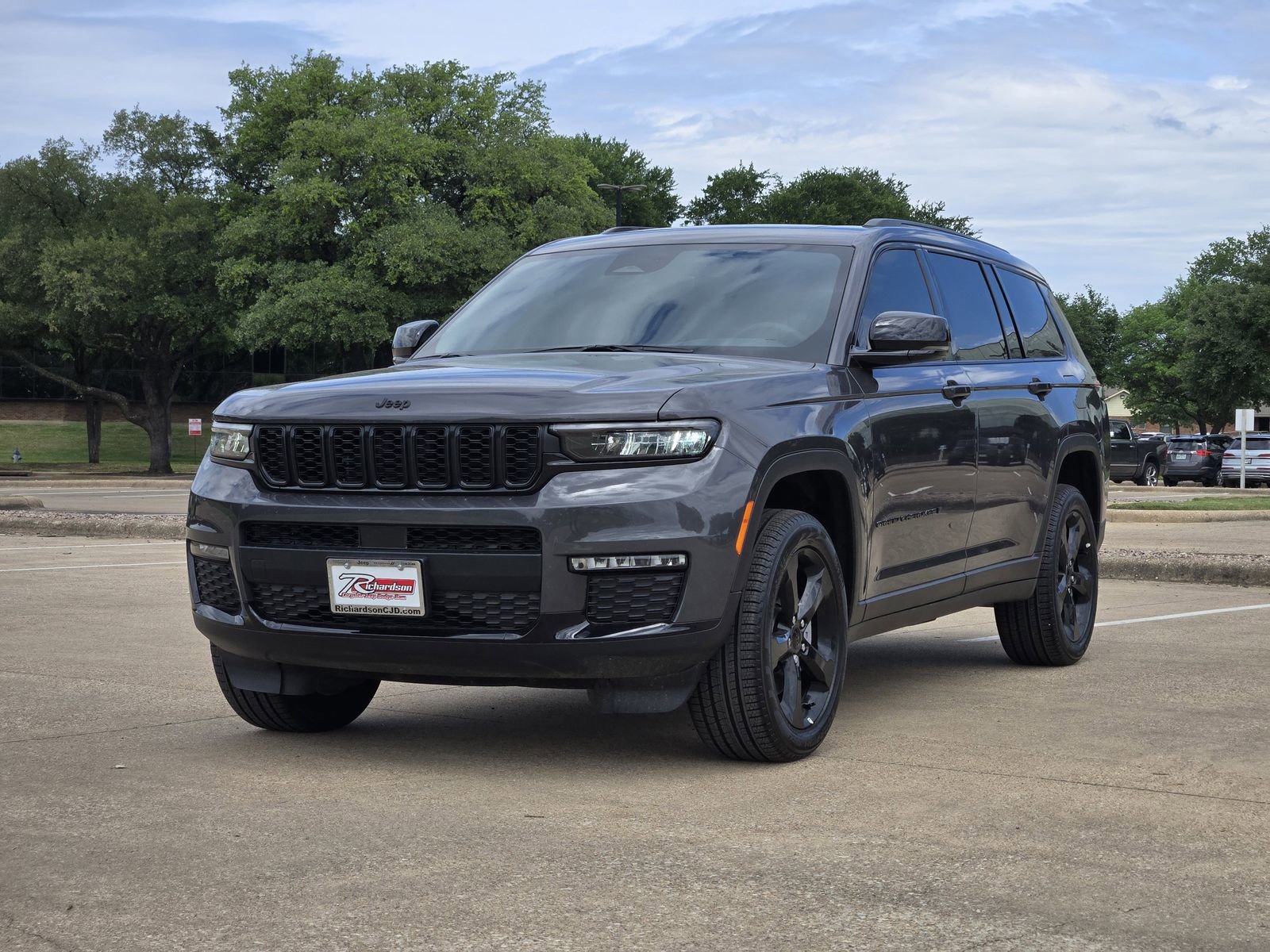 New 2025 Jeep Grand Cherokee L Limited w/ Black Appearance Package AWD/4WD image 2