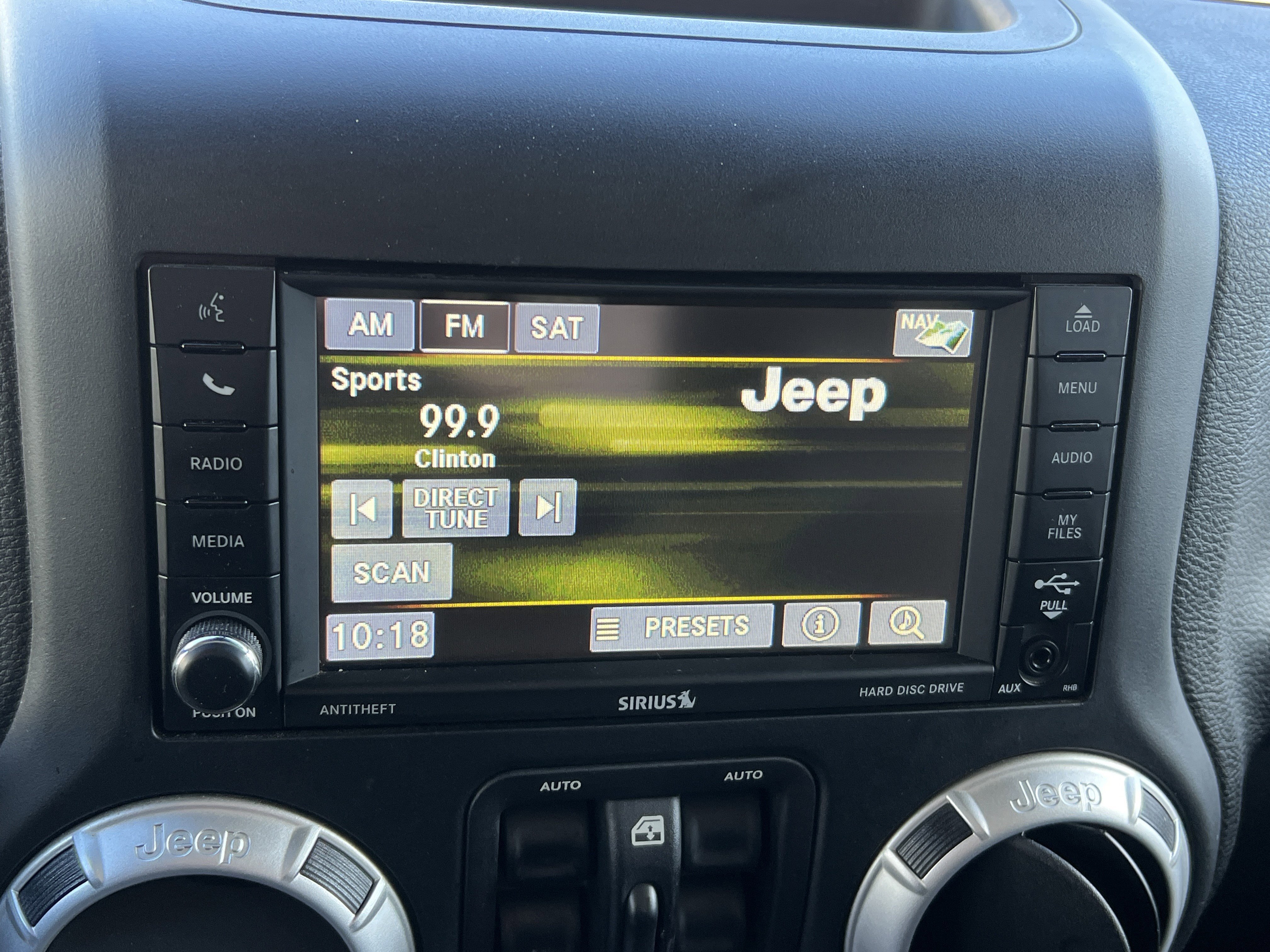 Used 2016 Jeep Wrangler Unlimited Rubicon w/ Connectivity Group image 11