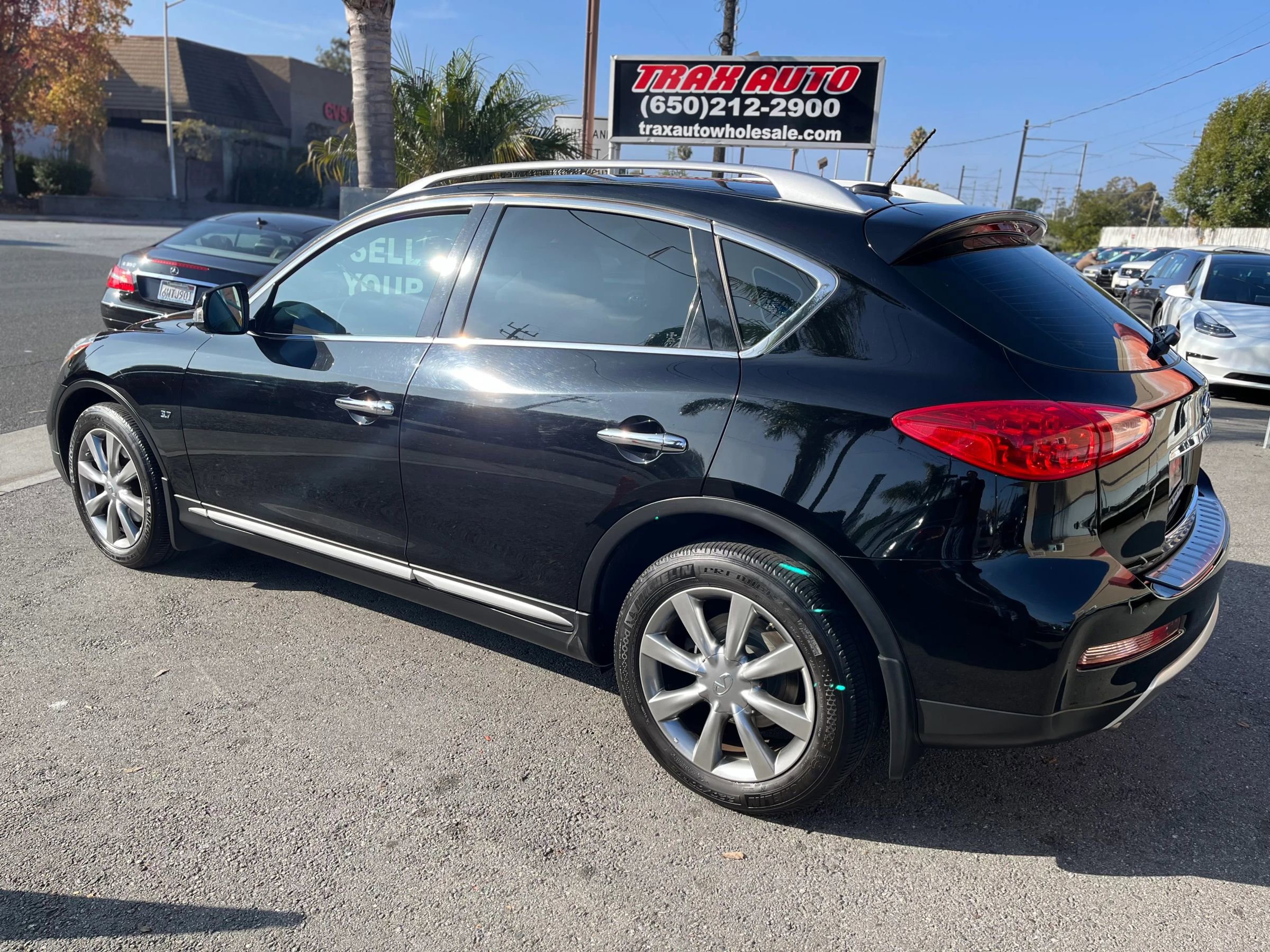 Used 2016 INFINITI QX50 Sport Utility 4D w/ Premium Plus Package image 6