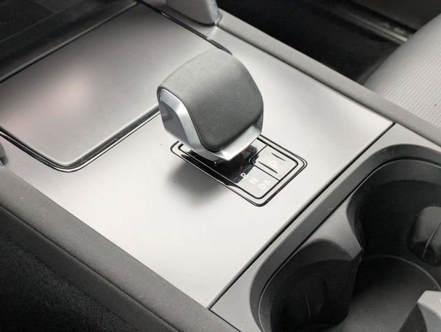 Used 2025 Land Rover Discovery Sport Dynamic SE image 9