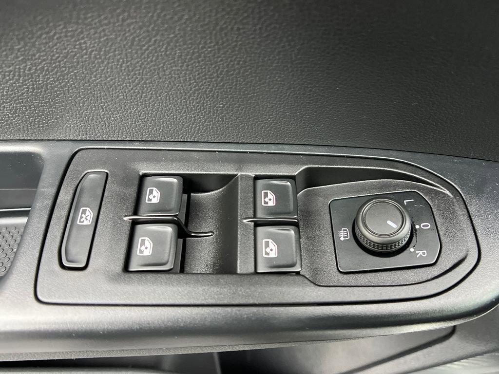 Used 2024 Volkswagen Taos SE image 12