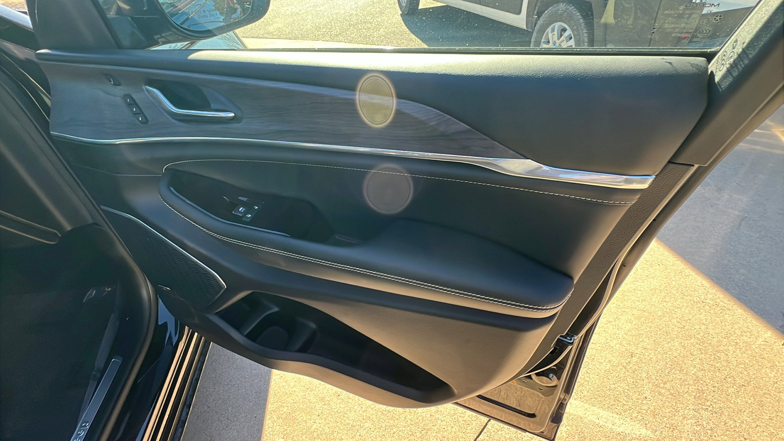 Used 2024 Jeep Grand Cherokee L Overland w/ Advanced Protech Group III image 20