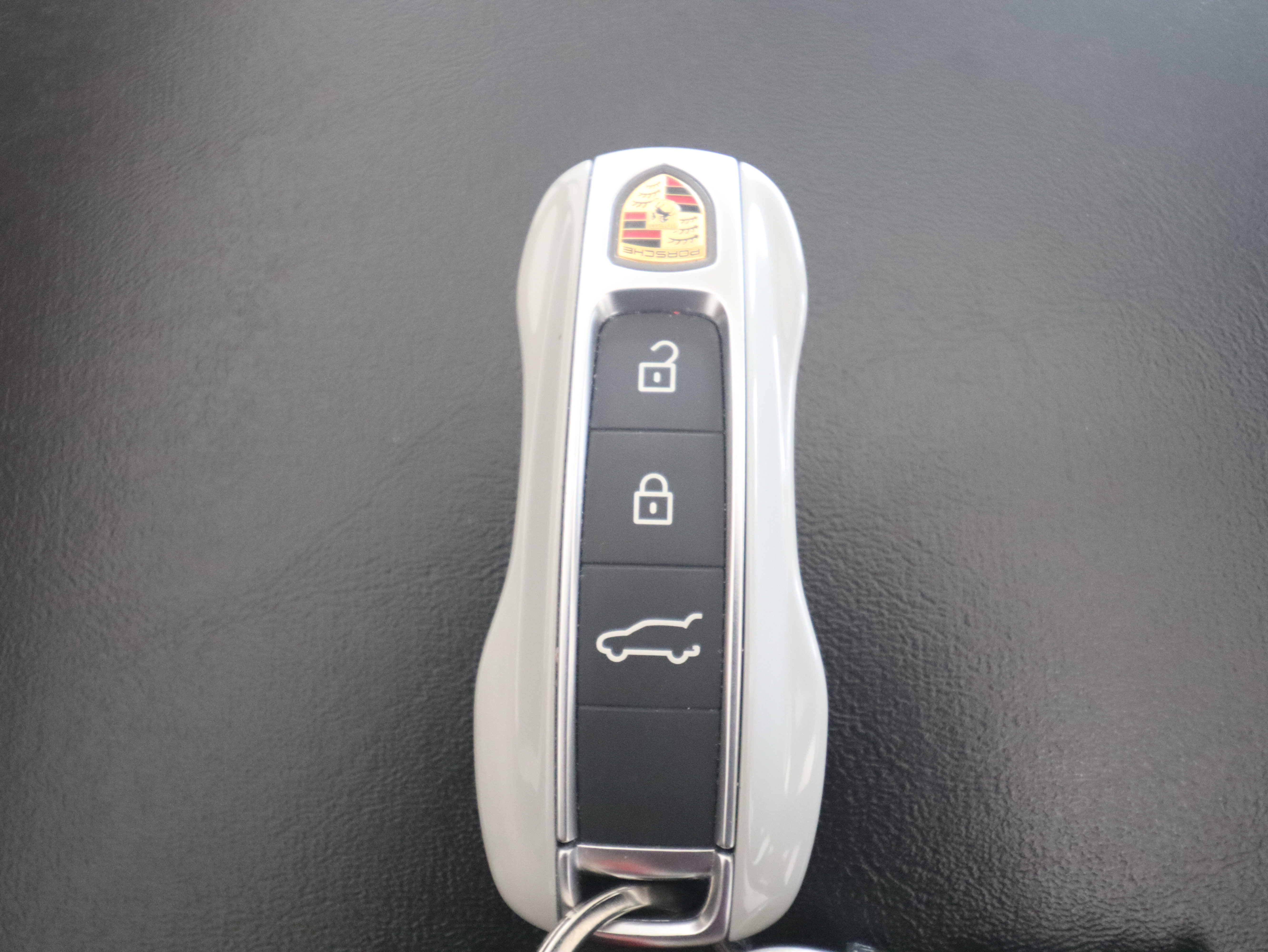 Used 2025 Porsche Cayenne Coupe image 25