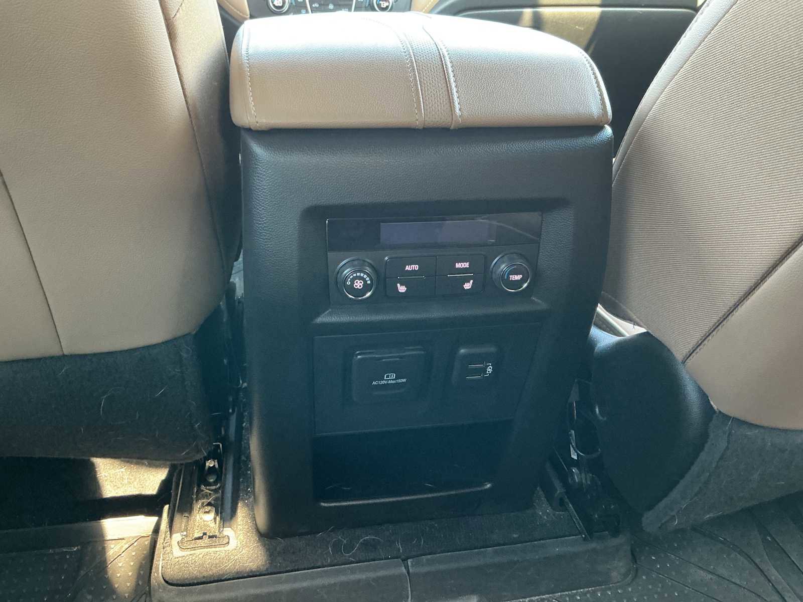 Used 2023 Chevrolet Traverse Premier FWD image 16