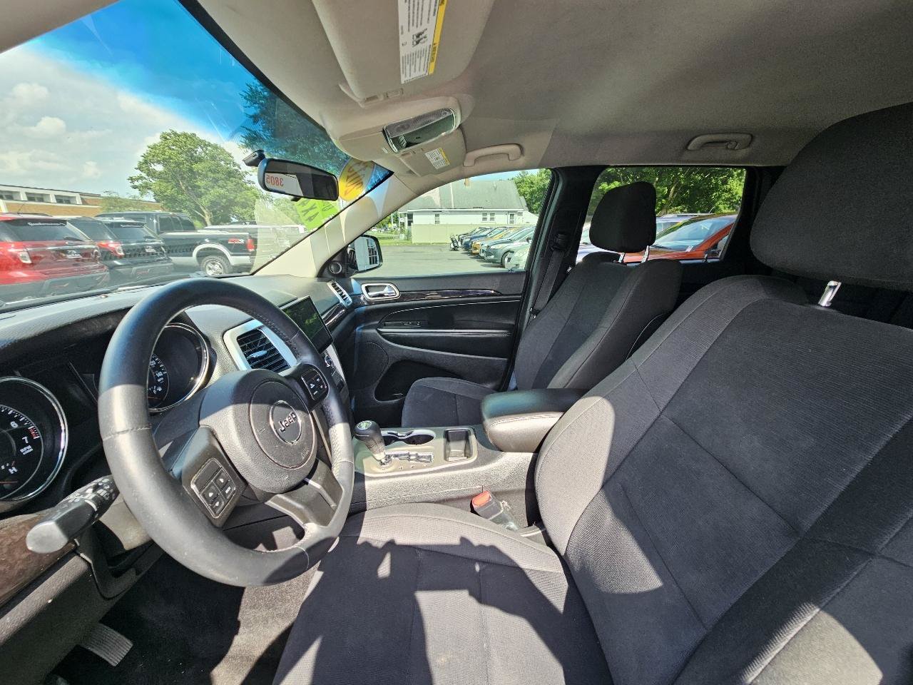Used 2013 Jeep Grand Cherokee Laredo w/ Laredo E Group AWD/4WD image 19