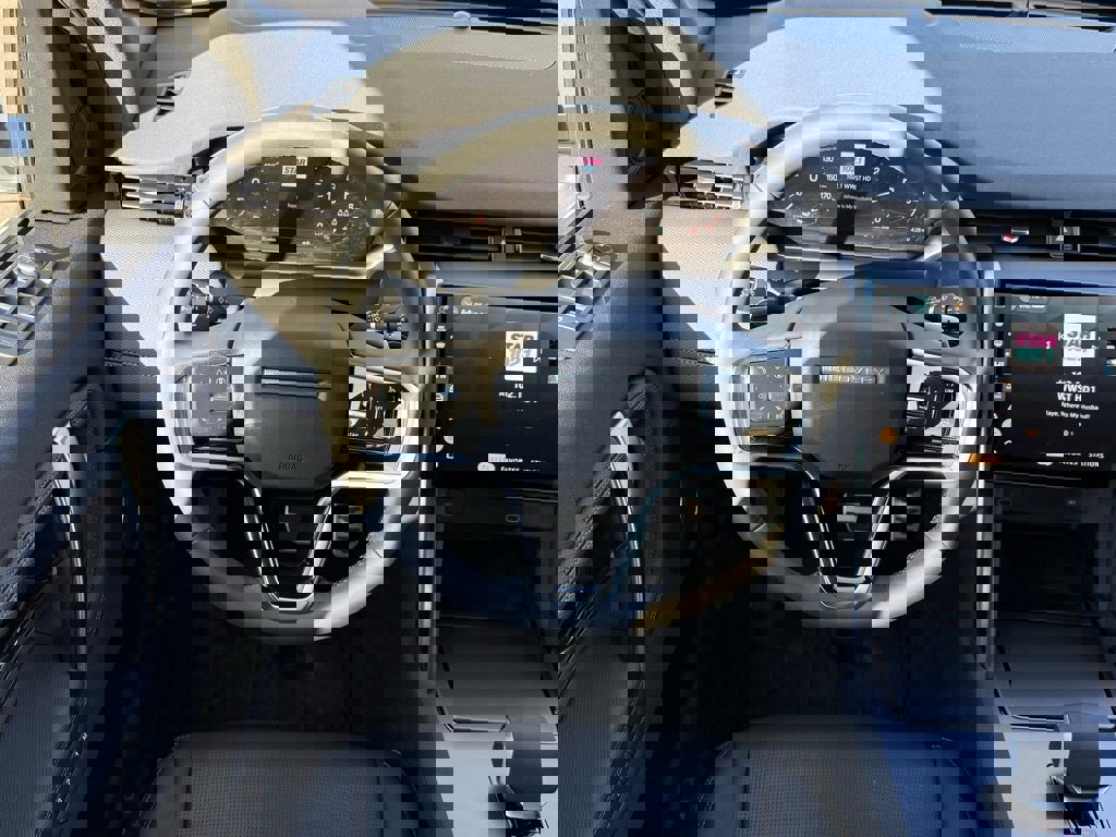 Used 2025 Land Rover Discovery Sport Dynamic SE image 19