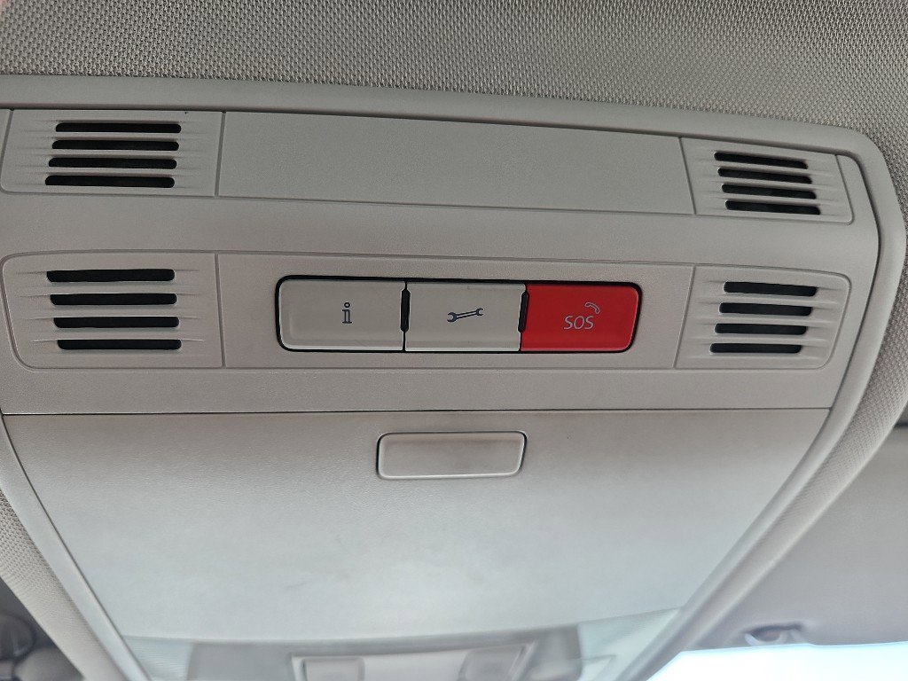 Used 2016 Volkswagen Golf S image 29