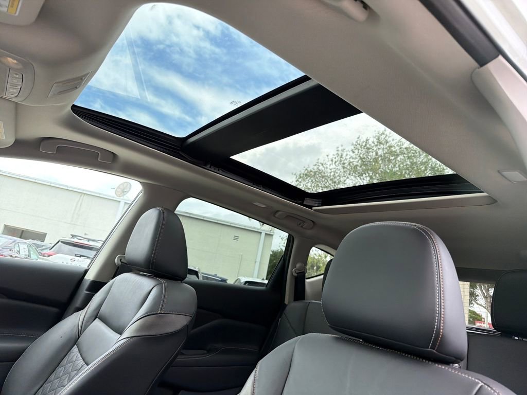 Used 2022 Nissan Murano Platinum w/ Cargo Package image 17