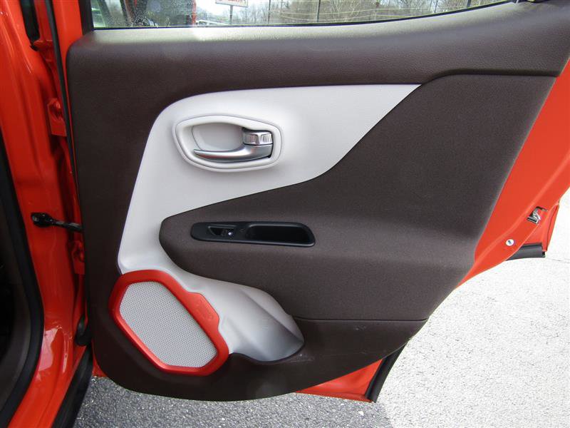 Used 2015 Jeep Renegade Latitude image 33