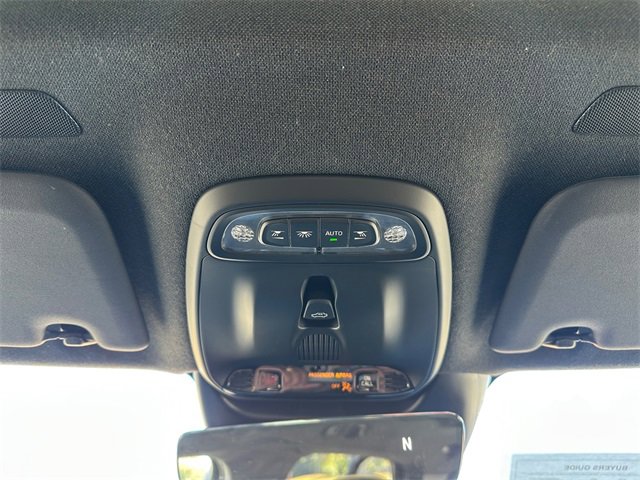 Used 2021 Volvo XC40 T5 R-Design w/ Climate Package image 28