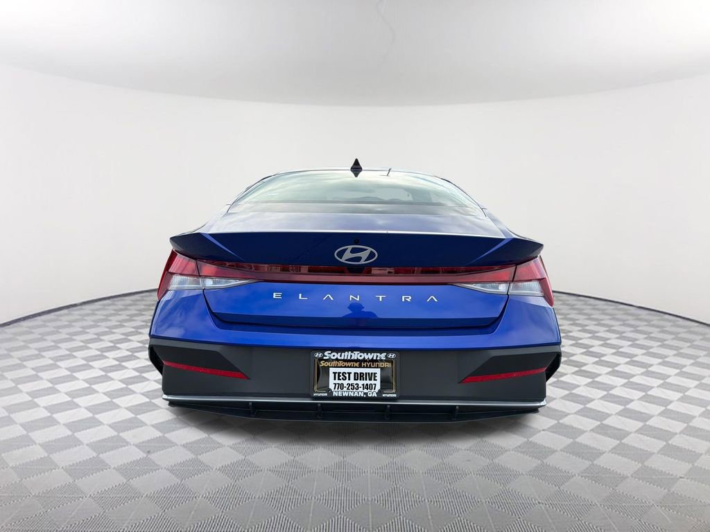 Used 2025 Hyundai Elantra SE w/ Cargo Package FWD image 6